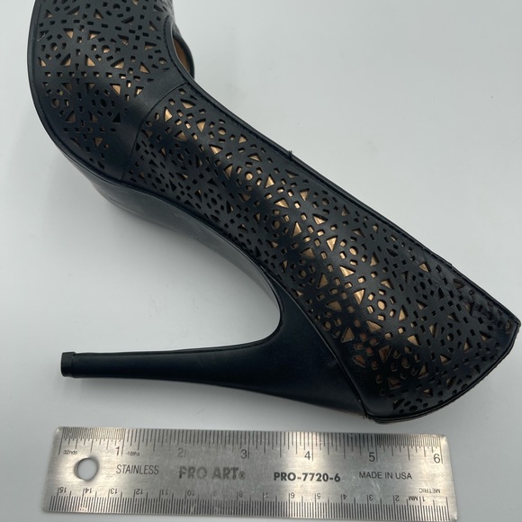 BCBG PARIS Padgett Laser Cutout Platform Stiletto Pumps - Picture 5 of 9